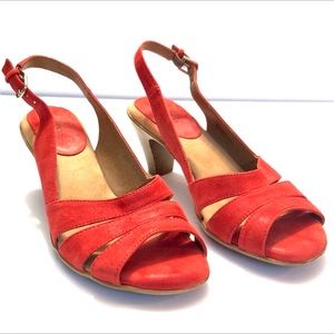Softspots Blood Orange Open Toe Suede Leather Low Heel Sandals size 8.5